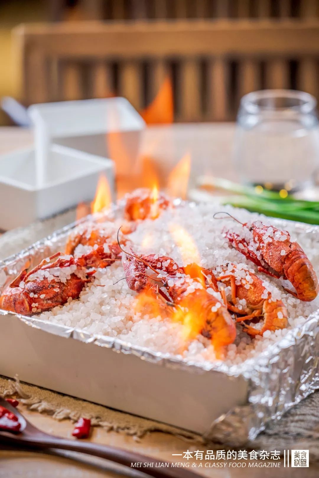 凌晨5点从尼罗河空运到昆明的小龙吓店,居然在卖ysl口红,只要28