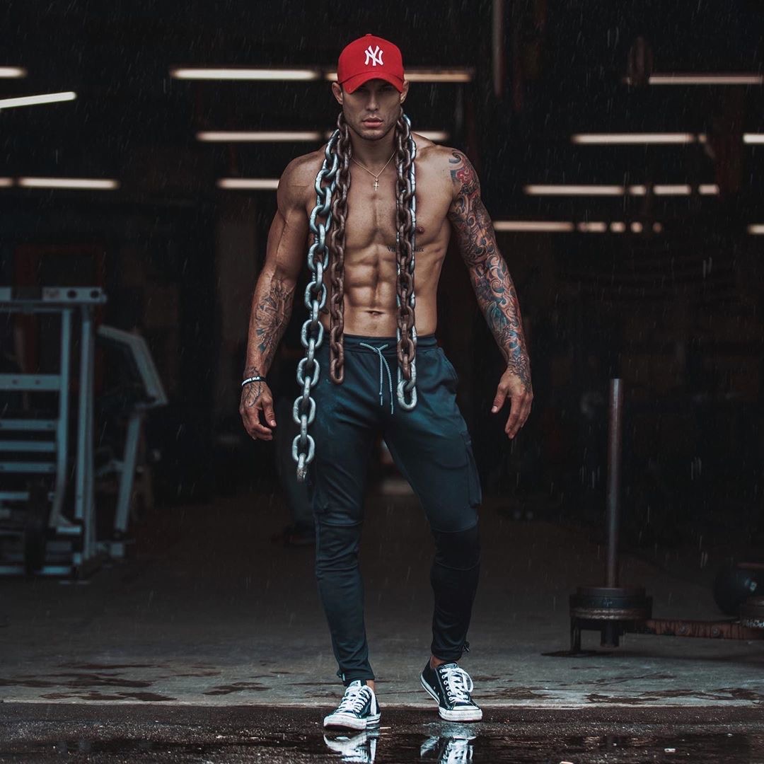 基础手臂训练每个动作4-6组,手臂超级组训练方法