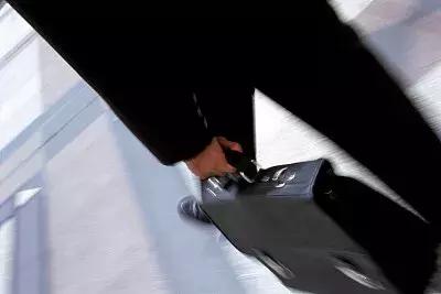 足浴店里代购*合六**彩？一包现金神奇变成了