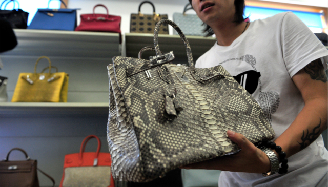 海外代购假奢侈品,300多万代购奢侈品假货