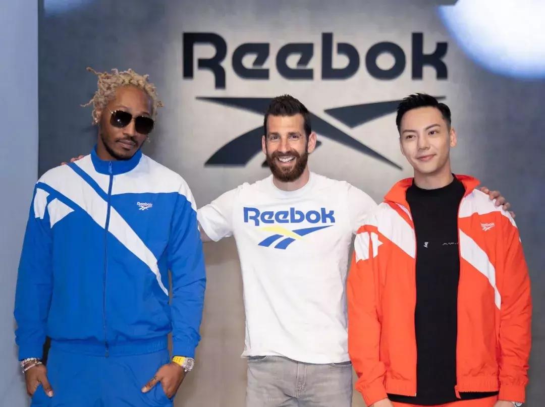 和刘嘉玲陈伟霆在上海时装周上聊个天，是什么体验？