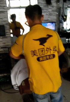 “如果这群女混混*攻围**我,我会舌战群儒!”你会怎样脱困?