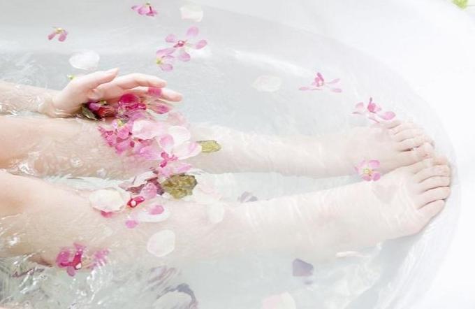 泡脚加什么祛湿补气血,冬季泡脚加这三种材料祛寒暖身