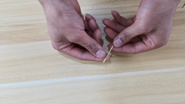 牙签除了剔牙还有何妙用,牙签剔牙的正确方法