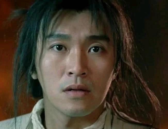 为什么周星驰在电影里这么讨厌这个戴眼镜的人？你看完后就会明白