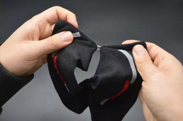 新袜子有铁钩,袜子上的小挂钩能用来做什么