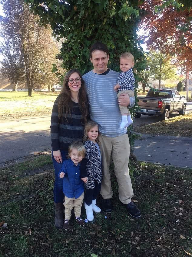 妈妈一个人在浴缸里生宝宝,三胎孕妈自己在家生