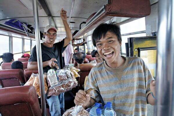 菲律宾富人和穷人的生活,菲律宾穷人经济收入