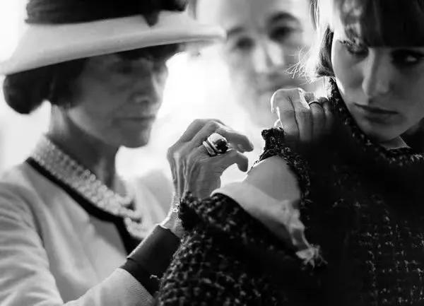 为什么大家都喜欢买香奈儿,香奈儿带给你的感触