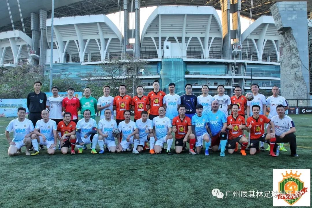 疫情隔离不隔爱主题,足球接力共同抗击疫情