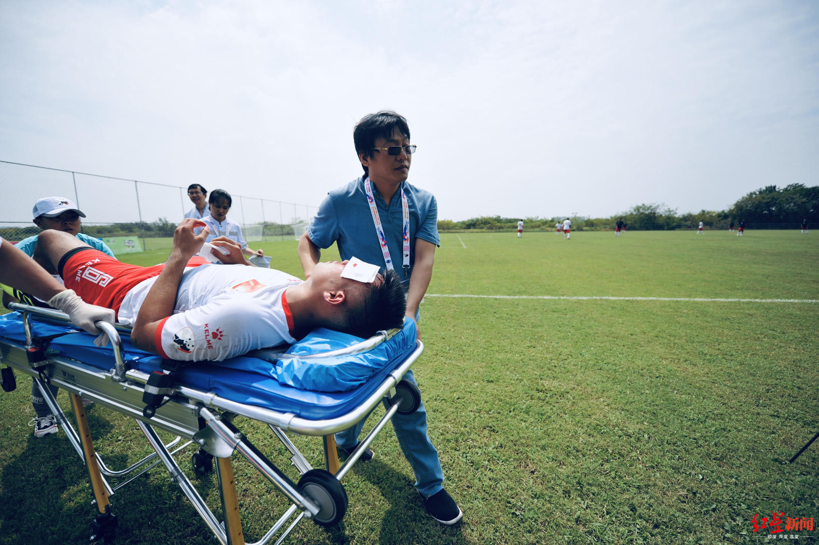 世警会温江民警眉骨撞破缝针未拆线继续比赛“裂开就再缝一次”