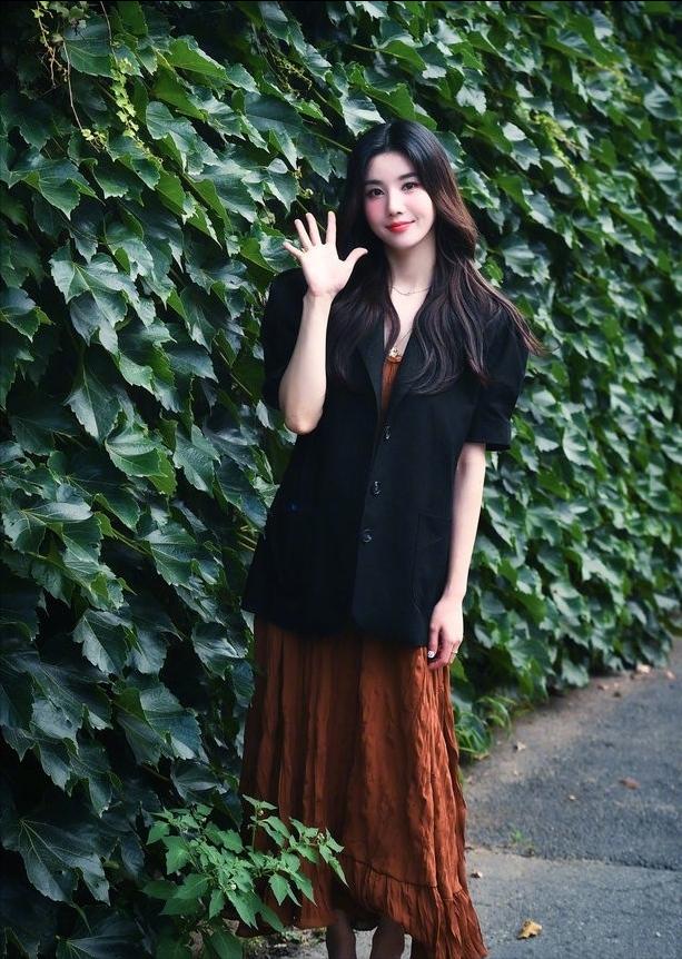 权恩妃蓝色的衣服动图,权恩妃蓝色裙子