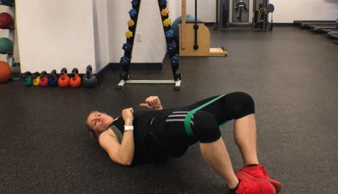 躺着练臀大肌最有效方法,弹力带练臀大肌方法