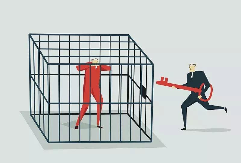 小女孩被关笼子反转事件,女童被关笼子疑遭父亲虐待