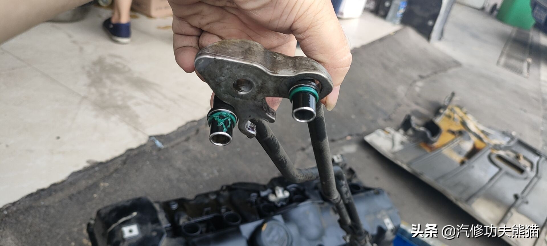 宝马e90325i2007款,宝马e90漏机油通病