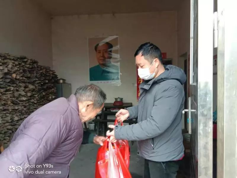 防疫不松懈坚守岗位,防疫不放松