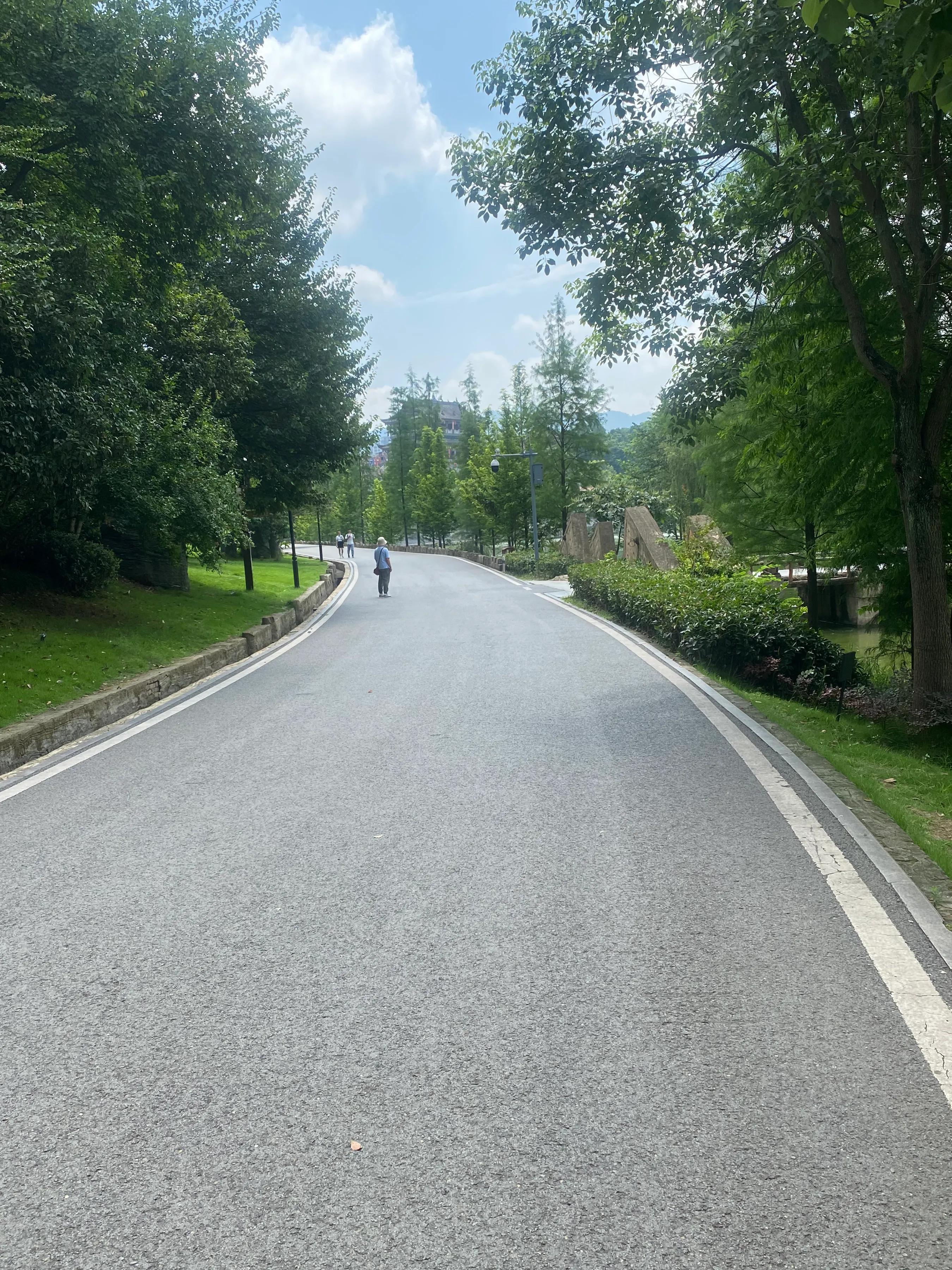 愿意为你花钱花时间的人才是爱你,舍得花钱和舍得花时间的爱情