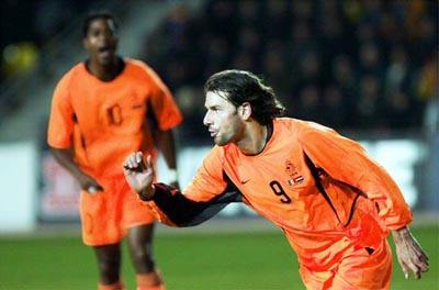 他是荷甲、英超、西甲的最佳射手，欧冠进球效率超梅罗的禁区之王