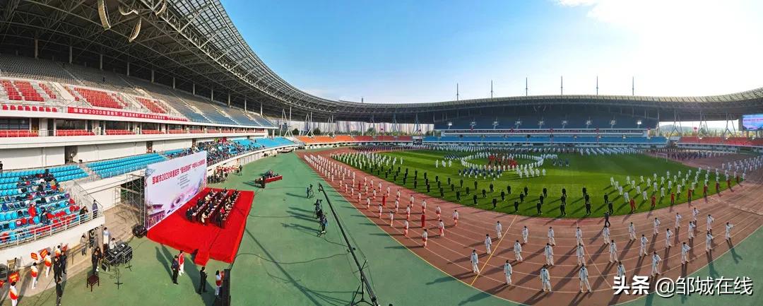 邹城体育场是标准足球场么,邹城市体育馆足球比赛时间