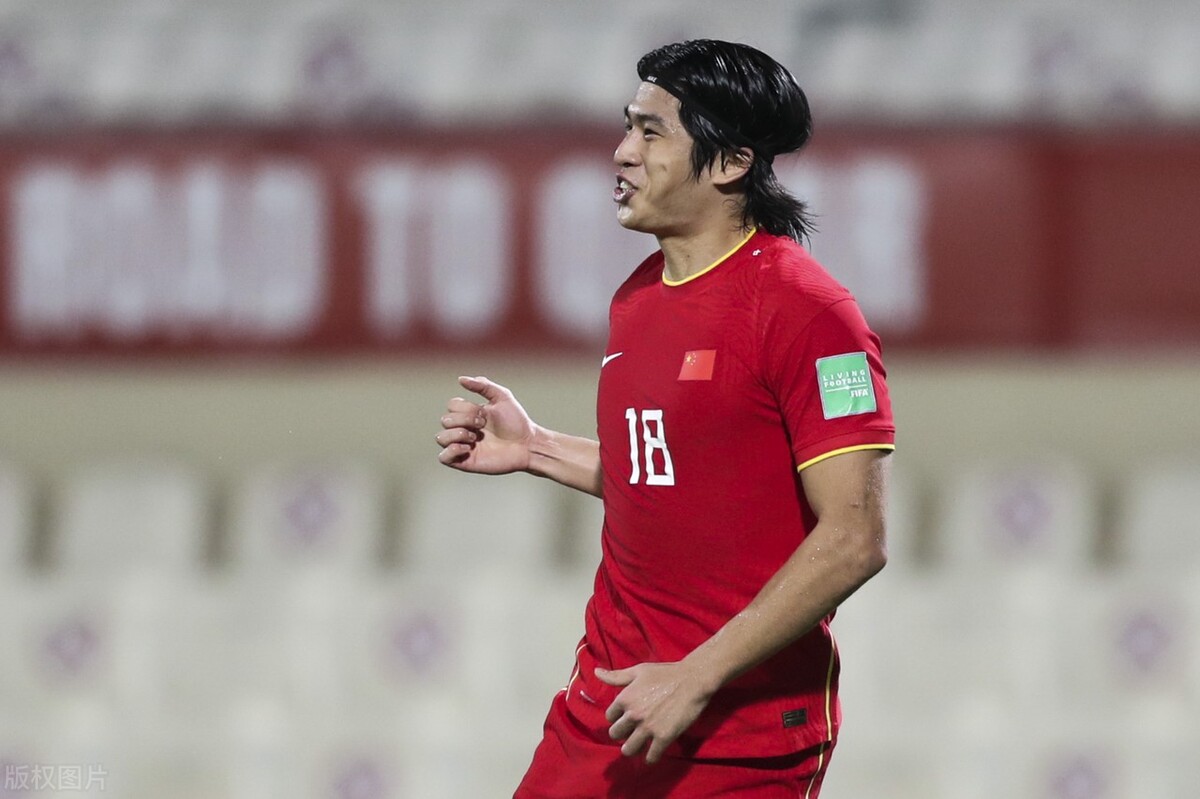 武磊双响献绝杀国足3:2击败越南,国足3比2越南武磊绝杀球