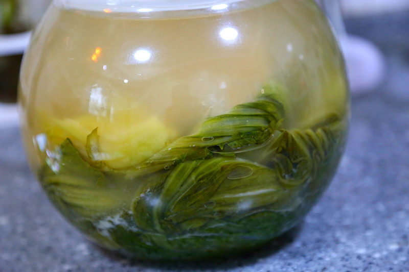 玻璃瓶腌酸菜的妙招,在楼房里腌酸菜的小妙招