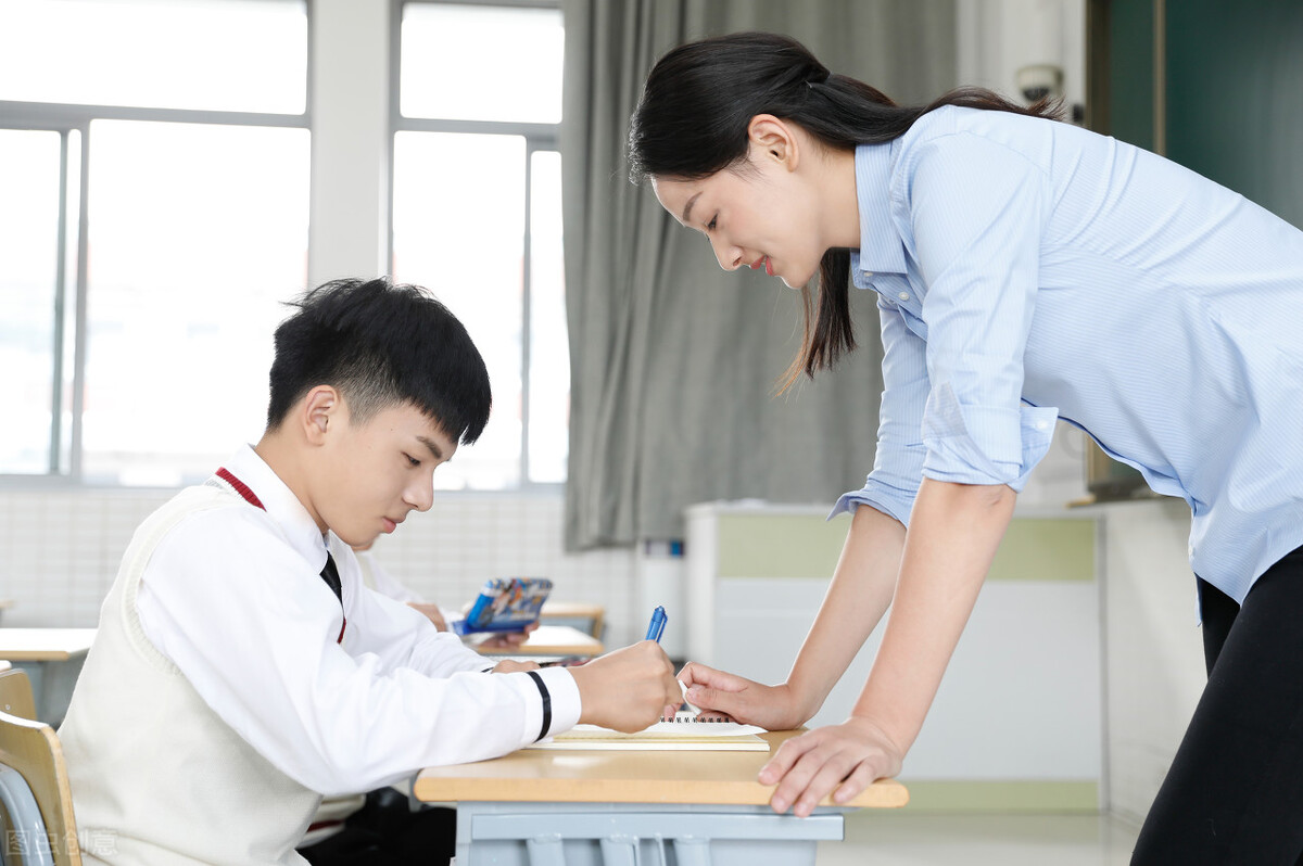 班主任怎么协调学生和老师的关系,学生如何处理和任课老师的关系