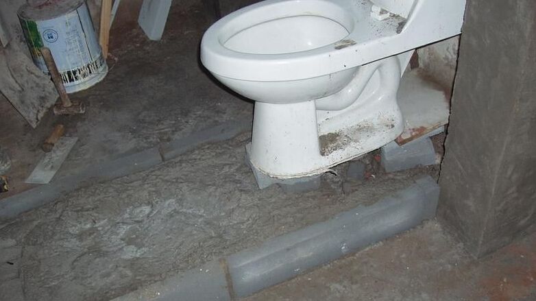 卫生间马桶位置不合理如何解决,卫生间马桶的位置不对如何化解