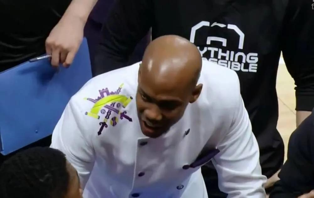 连续2次输给同城对手，四连败的北控今晚挑战*疆新**