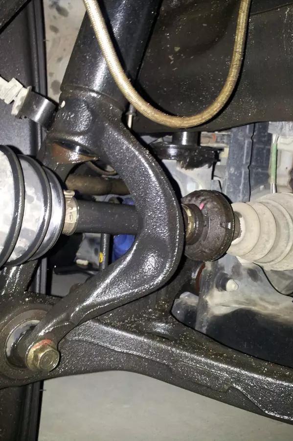 减震器漏油是什么原因造成的,你的汽车减震换了吗