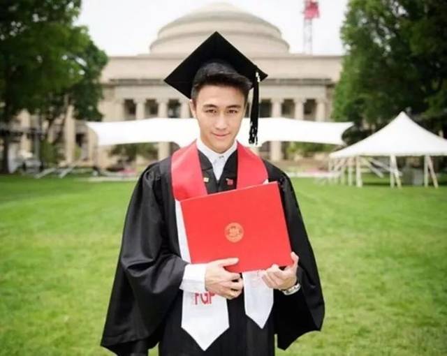 李湘女儿课程表曝光，网友：“我985毕业，比不过一个小学生”