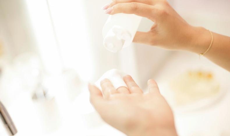 化妆水重要还是霜重要,化妆水是补水还是卸妆用的