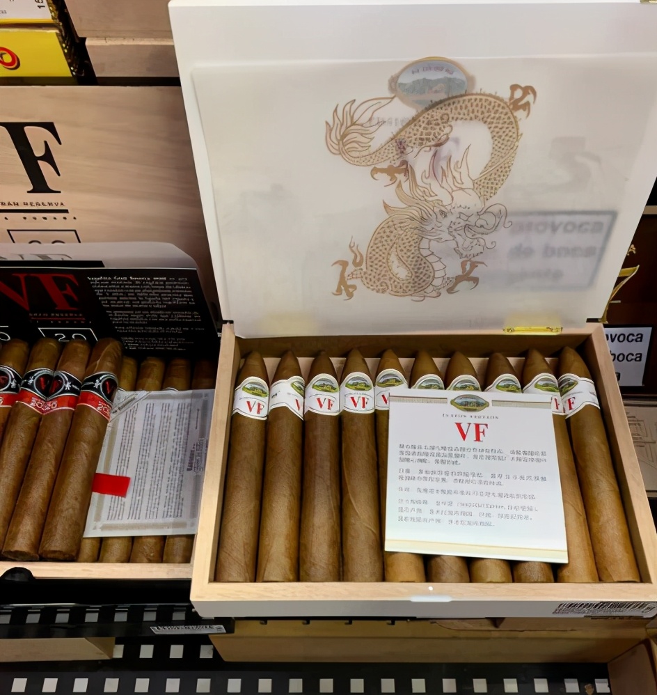 长城雪茄唯佳联名版怎么剪,长城唯佳金字塔雪茄外壳