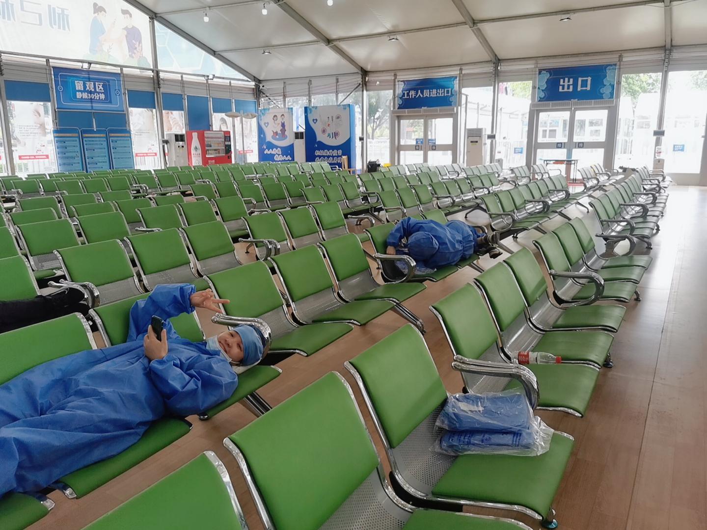 *警武**广东省总队医院圆满完成广州体育中心阶段性疫苗接种任务