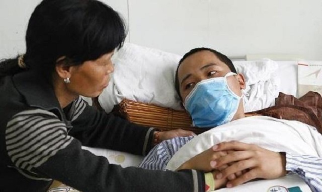 10年前卖肾买iPhone的小伙现状曝光：三级伤残，余生在病床上度过