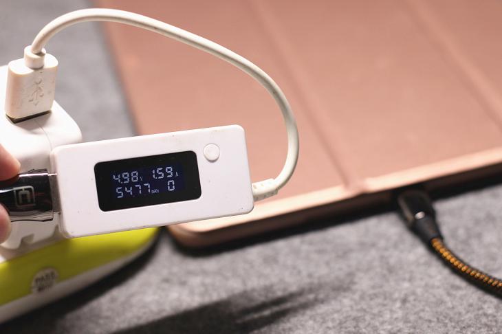 抖音爆火磁吸数据线有用吗?卡斐乐磁吸数据线方便盲插快速充电