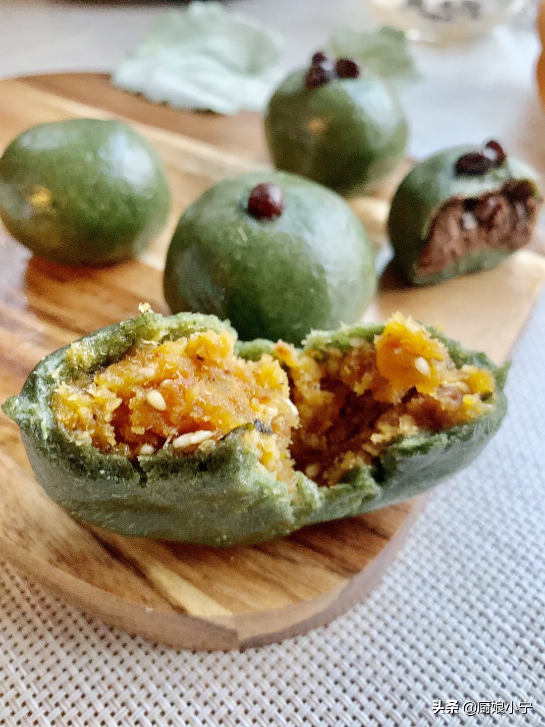 清明节吃青团青团该怎么做,清明节做的青团