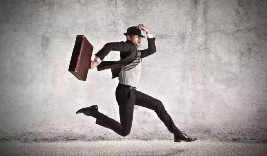 医美分期平台跑路后,晋商消金、*安泰**银行亲自干起了催收