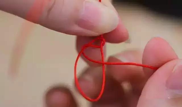 手工编绳怎么打结球,塑料手编绳如何打结