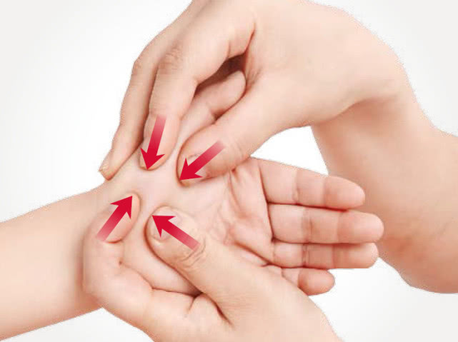 晚上积食不消化睡不着按什么穴位,积食发烧肚子疼推拿最有效的穴位