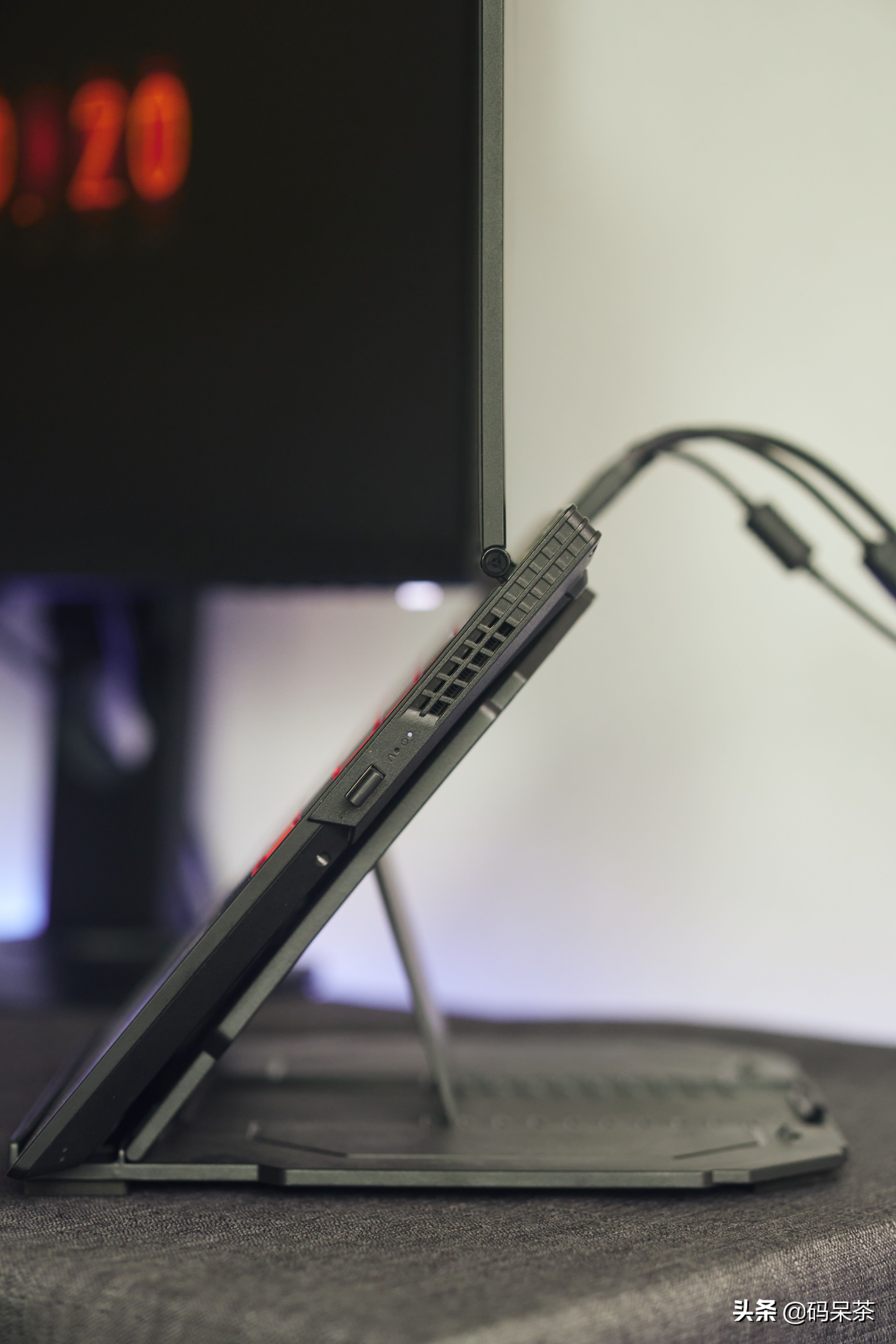 笔记本外接显示器桌面怎么摆放,笔记本外接显示器怎么美化屏幕