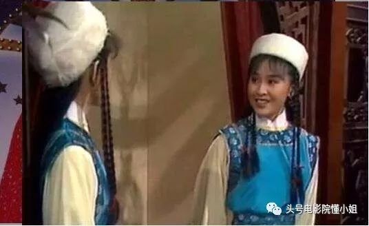 刘嘉玲54岁：经历富商绯闻和裸照风波，不生娃，靠8个字撑到今天