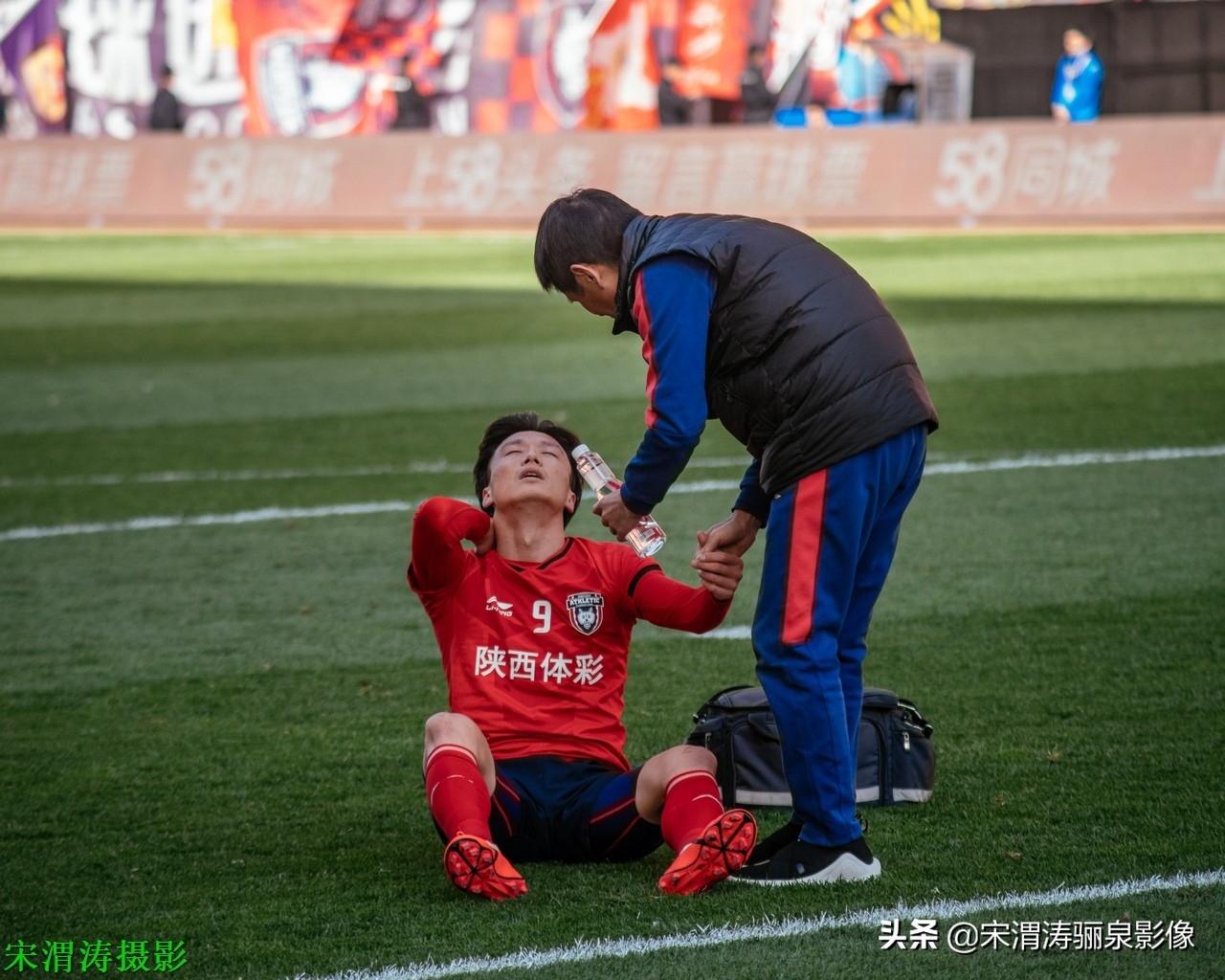 他有意识，脚下的控球和突破技术，任意球出色，左脚打门力量奇大