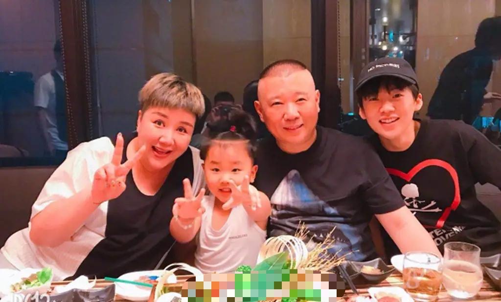 张默家暴事件完整版,张默与童瑶谈了几年恋爱