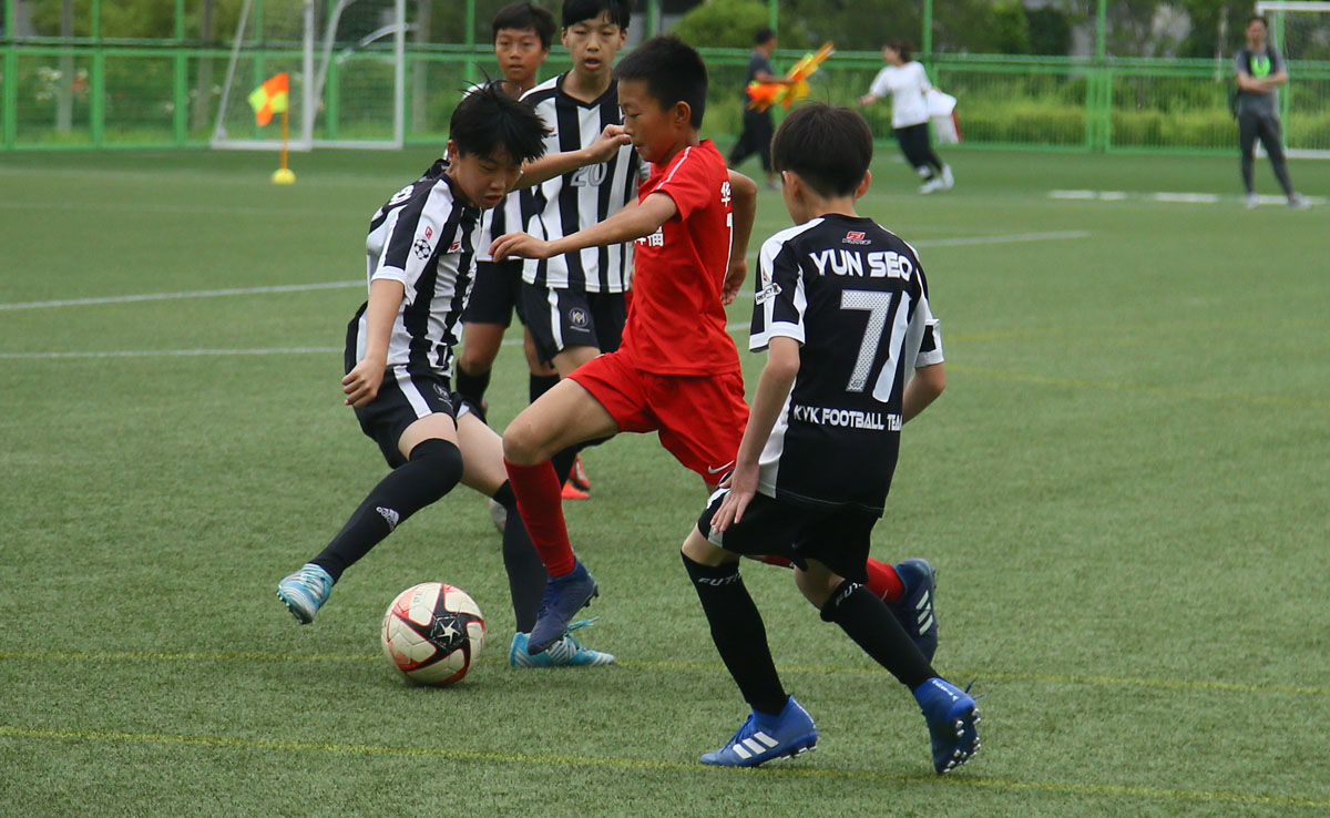 中韩国际青少年足球交流训练营,中韩足球青训比赛