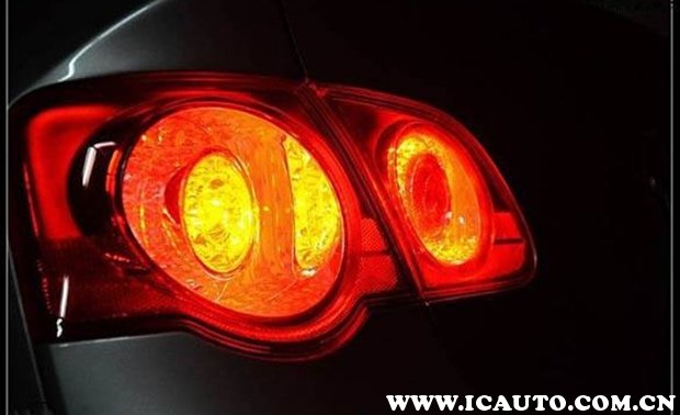 两侧刹车灯不亮高位刹车灯一直亮,刹车灯一直亮红灯怎么解决