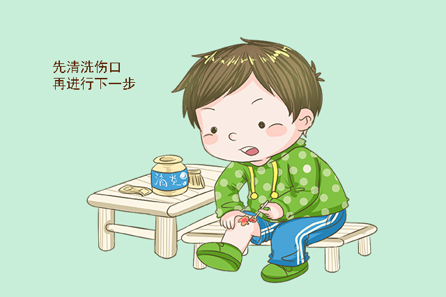 孩子一到夏天手上起泡,孩子烫伤奶奶没看好