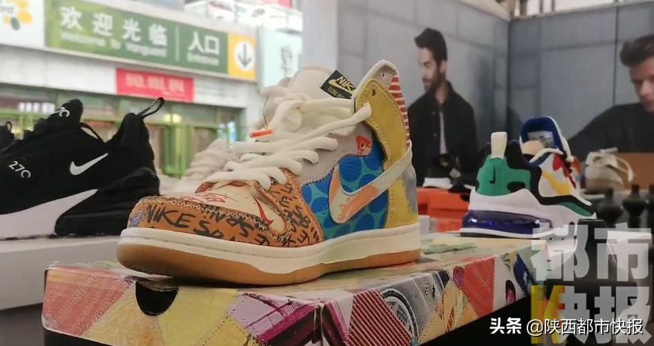 运动品牌“特卖会”再现西安街头工商执法人员现场查扣