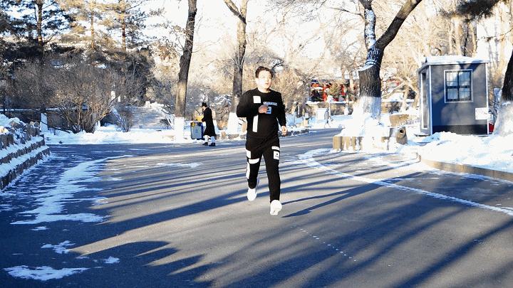 咕咚10k跑鞋和多威跑鞋哪个好,咕咚跑鞋10k和21k有什么区别