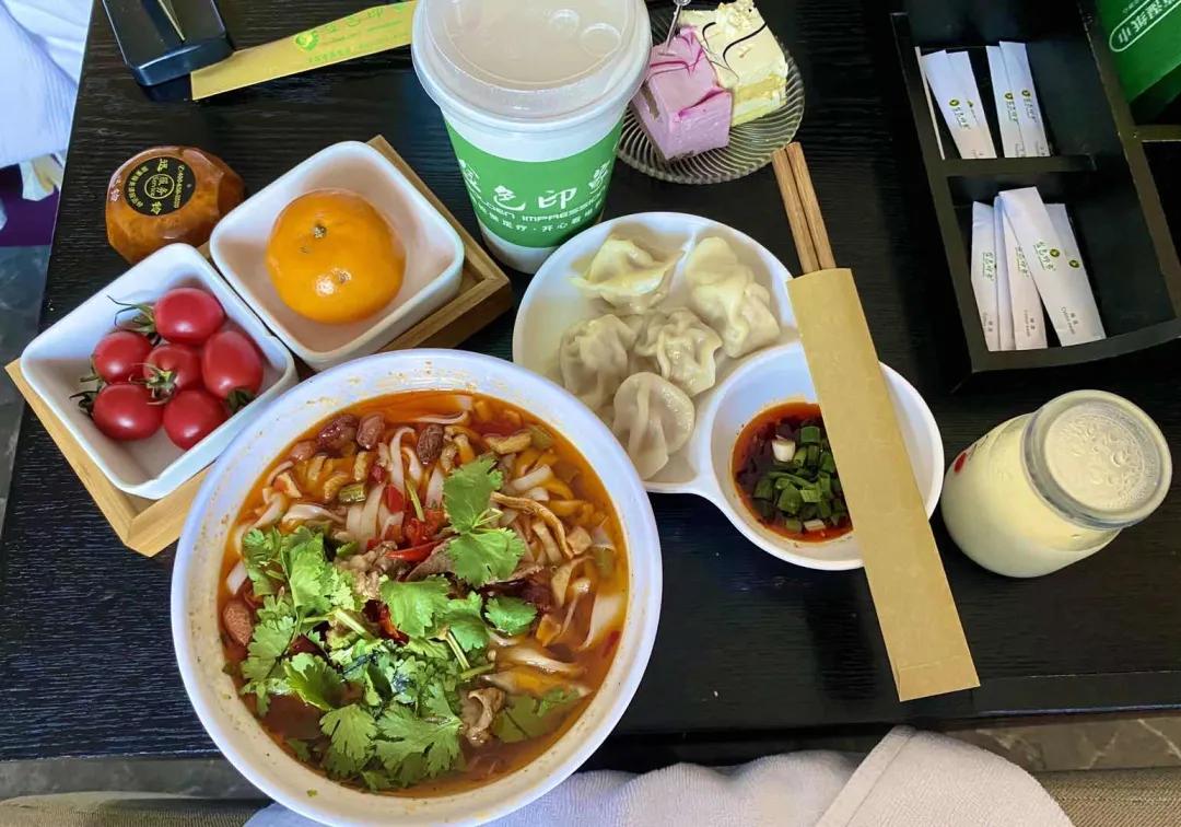 去长沙必去茶颜悦色,来长沙打卡茶颜悦色的朋友圈文案