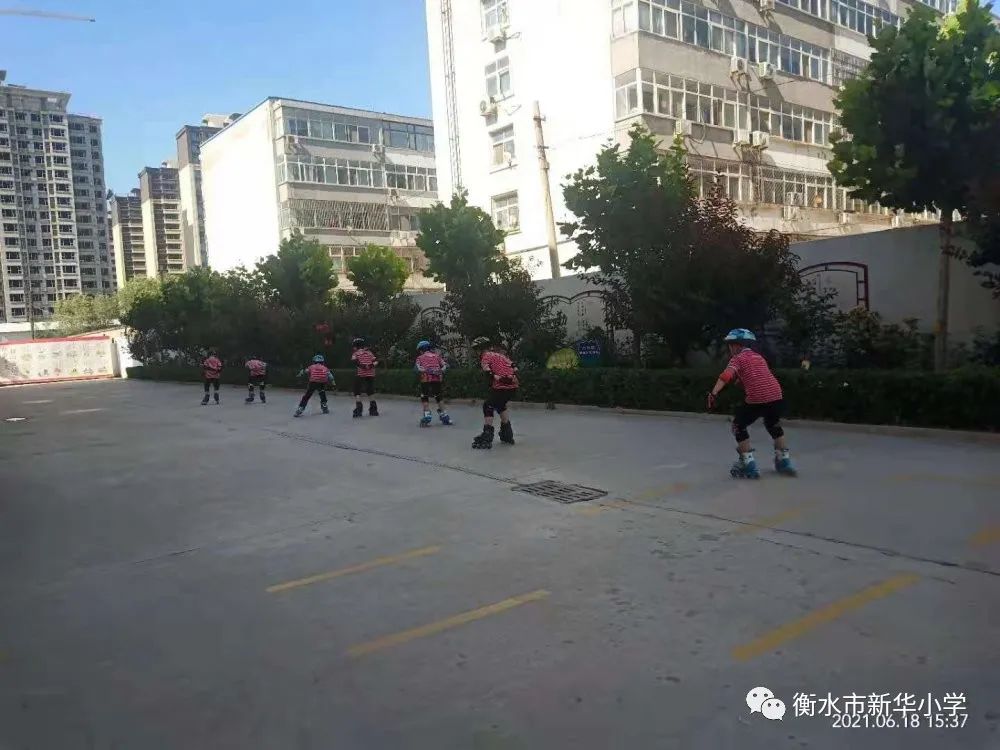 儿童学校兴趣小组,学校有三个兴趣小组共有学生180人